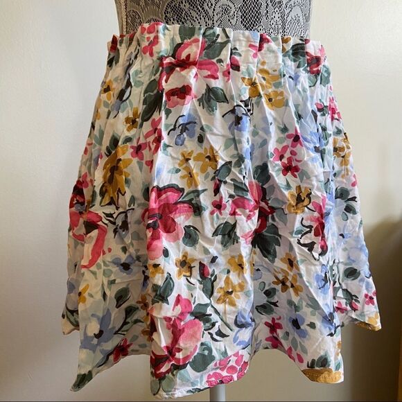 Old Navy - white floral pattern mini skirt - Picture 3 of 7